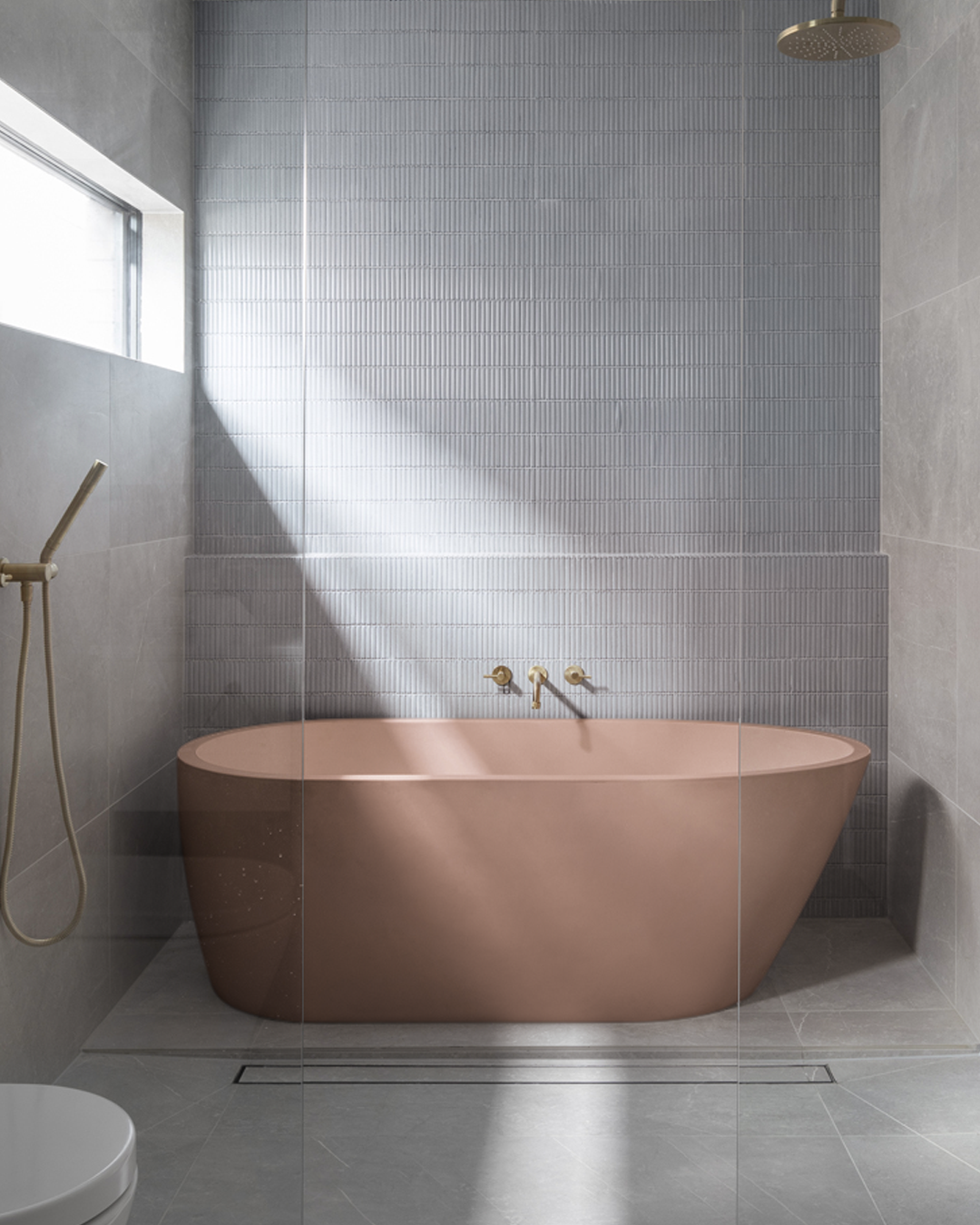 Juno Freestanding Bathtub (Blush Pink)